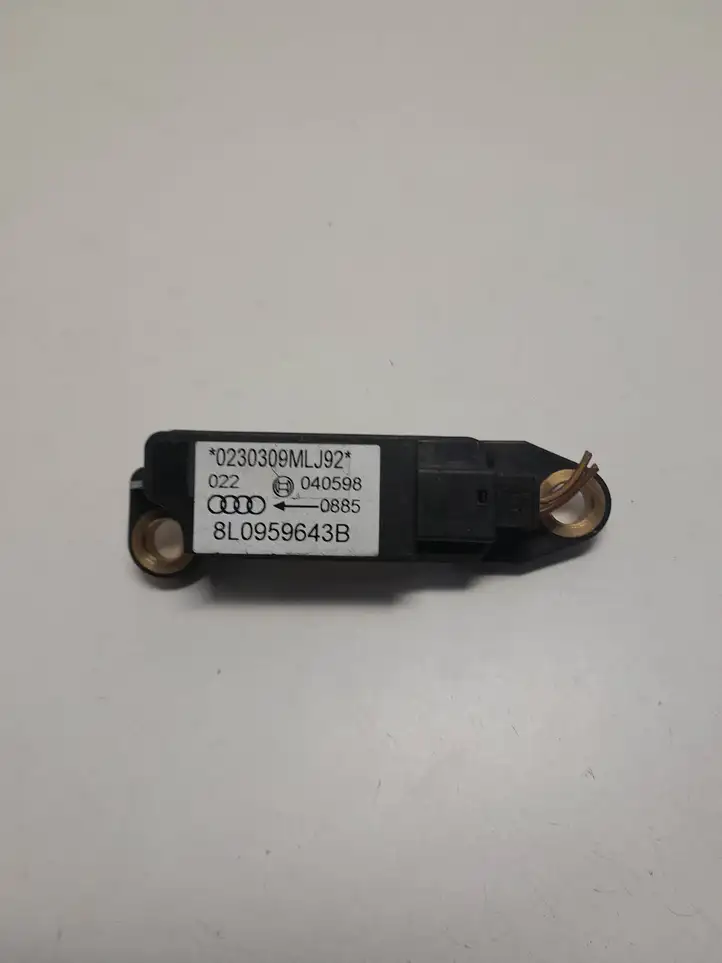 Audi A6 S6 C5 4B (1997 - 2001) 8L0959643B Датчик удара SRS — фото 1