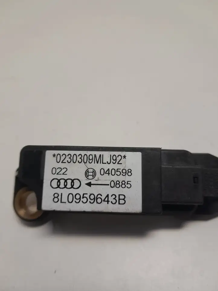 Audi A6 S6 C5 4B (1997 - 2001) 8L0959643B Датчик удара SRS — фото 2