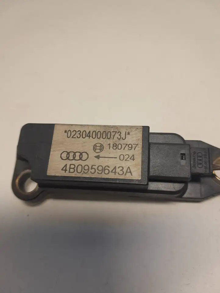 Audi A6 S6 C5 4B (1997 - 2001) 4B0959643A Датчик удара SRS — фото 2