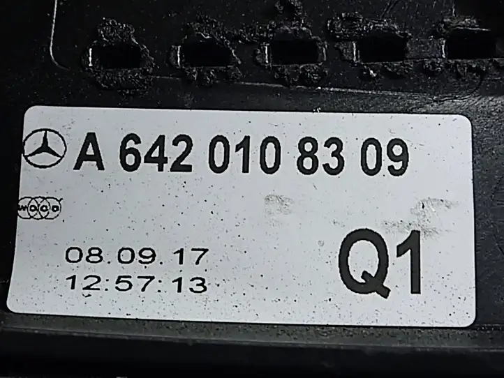 Mercedes-Benz E W213 (2016 - ) A6420108309 Крышка двигателя декоративная — фото 2