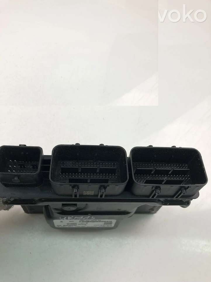 Renault Trafic II (X83) (2002 - 2014)  237109896S Блок управления двигателем ECU