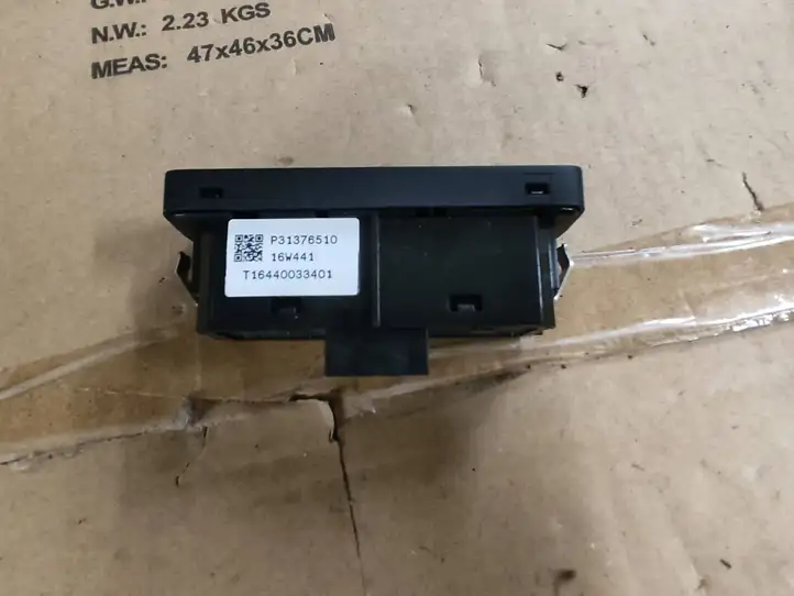 Volvo XC90 (2014 - 2019) 31376510 Кнопка закрытия крышки багажника — фото 3