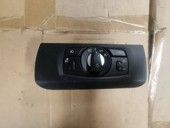 BMW X5 E70 (2006 - 2013) 9134725 Включатель фонарей — фото 1