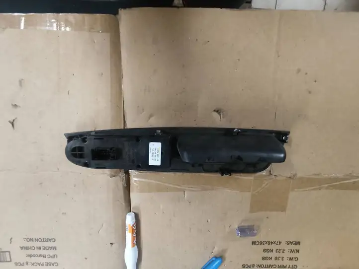 BMW X5 E70 (2006 - 2013) 9122121 Кнопка стеклоподъемников — фото 3