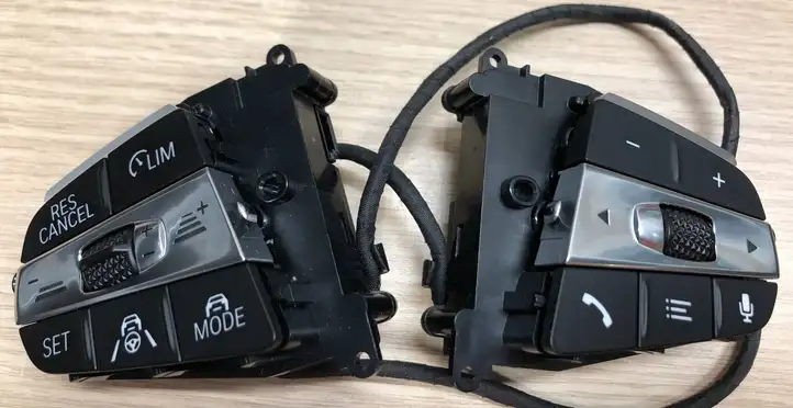 BMW 5 G30 G31 (2016 - ) 613162885390 Кнопки на рулевом колесе — фото 1