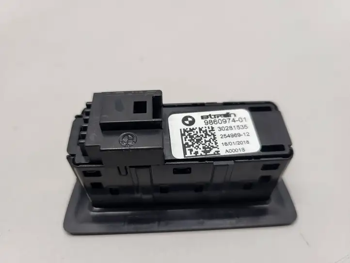 BMW X5 G05 (2018 - ) 9860974 Кнопка закрытия крышки багажника — фото 2