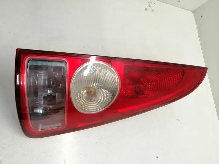 Renault Espace - Grand espace IV (2004 - 2014) 8200027152 Задний фонарь в кузове — фото 1