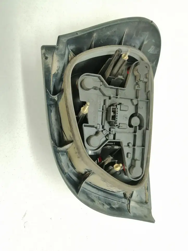 Renault Megane I (1995 - 2002) 7700828137 Задний фонарь в кузове — фото 2