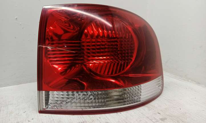 Volkswagen Touareg I (2002 - 2010)  7L6945096K Задний фонарь в кузове