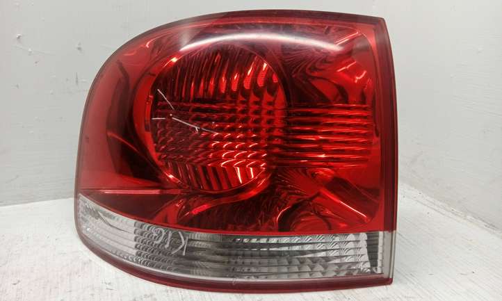 Volkswagen Touareg I (2002 - 2010)  7L6945095K Задний фонарь в кузове