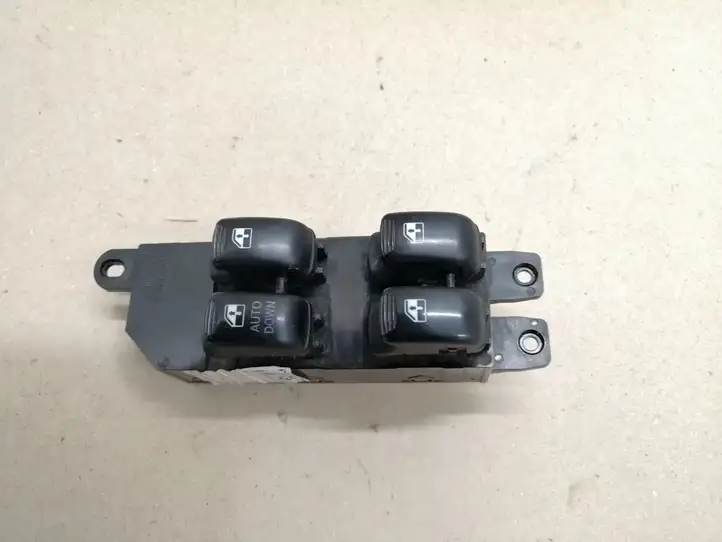 Hyundai Santa Fe (2000 - 2005) 9357026100 Блок кнопок стеклоподъемников — фото 1