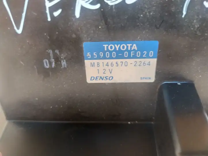 Toyota Corolla Verso AR10 (2004 - 2009) 559000F020 Блок управления климат-контролем — фото 3