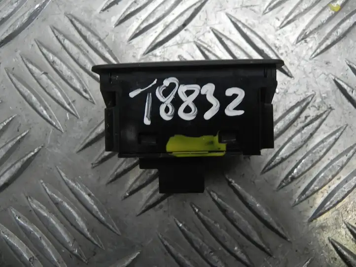 Audi A4 S4 B9 (2015 - 2019) 4G0959831C Кнопка закрытия крышки багажника — фото 3