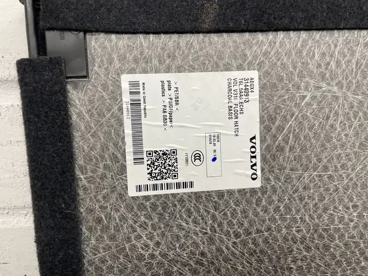 Volvo XC40 (2017 - ) 31440913 Коврик багажника — фото 3