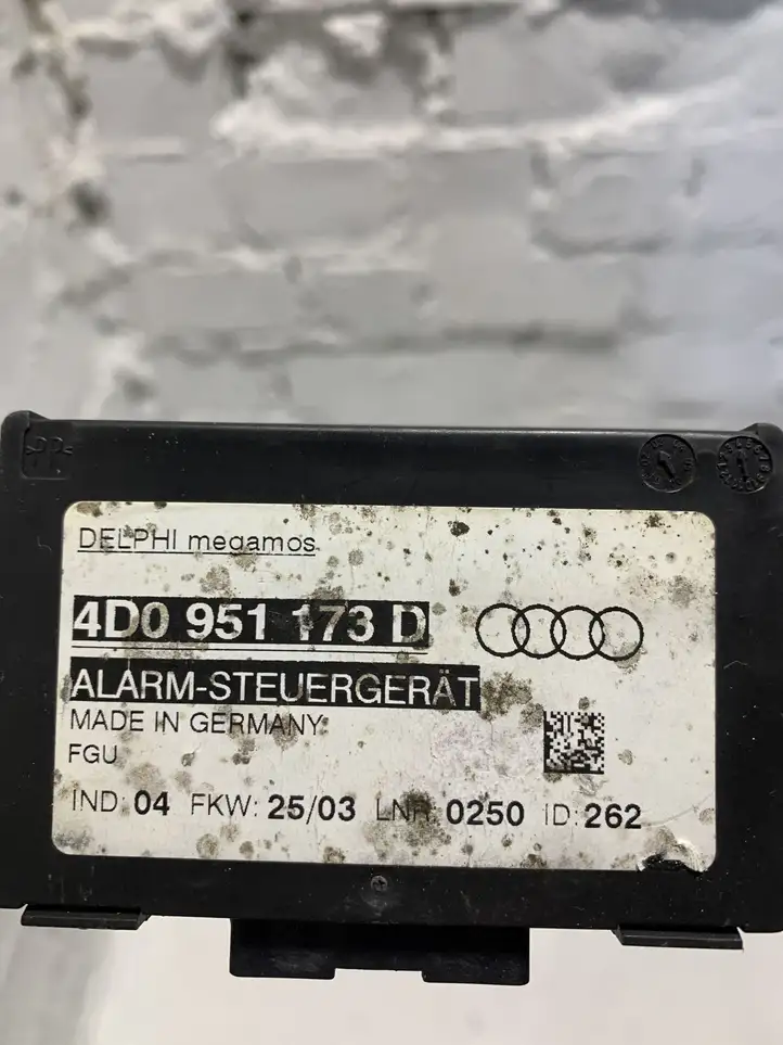 Audi A6 S6 C5 4B (2001 - 2004) 4D0951173D Блок управления сигнализацией — фото 2