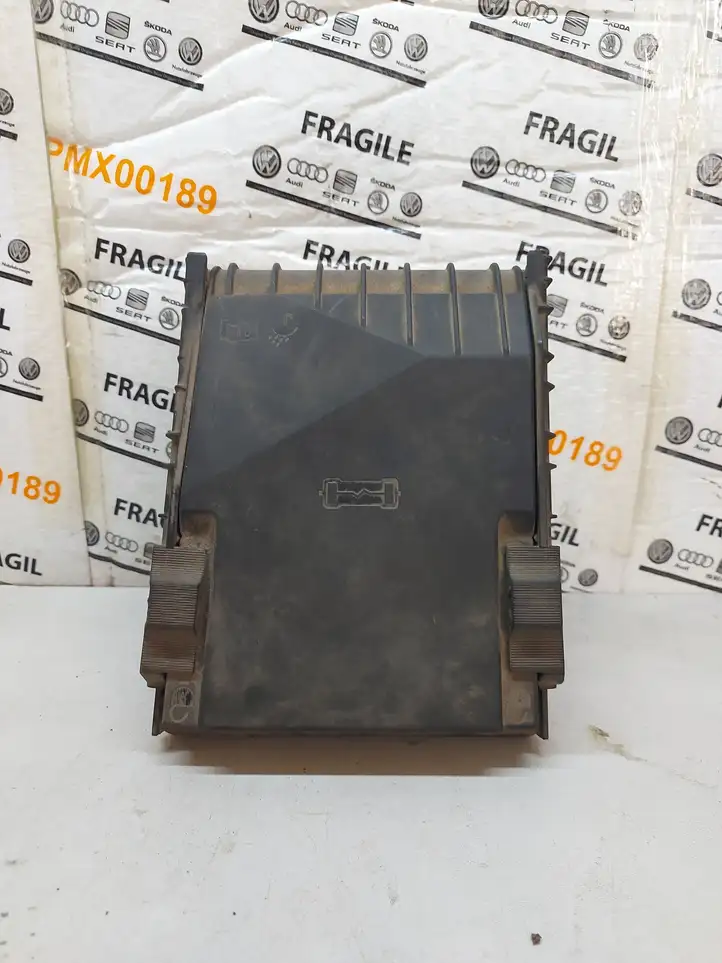 Volkswagen PASSAT B6 (2005 - 2010) 1K0937132F Крышка ящика предохранителей — фото 1
