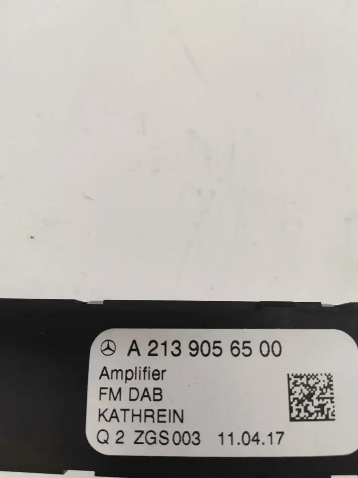 Mercedes-Benz E W213 (2016 - ) A2139056500 Усилитель антенны — фото 3