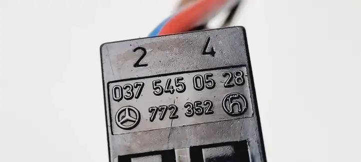 Mercedes-Benz C W203 (2000 - 2007) 0375450528 Прочая электропроводка — фото 3