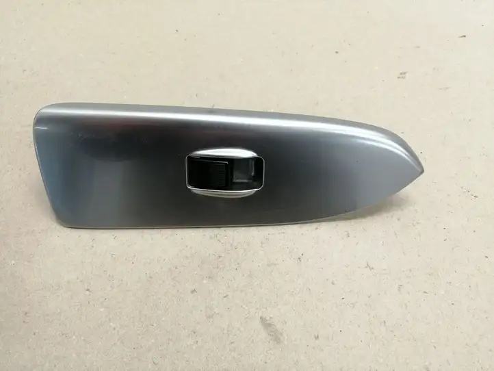 Mazda Premacy (1999 - 2005) GE6M684L1 Блок кнопок стеклоподъемников — фото 1