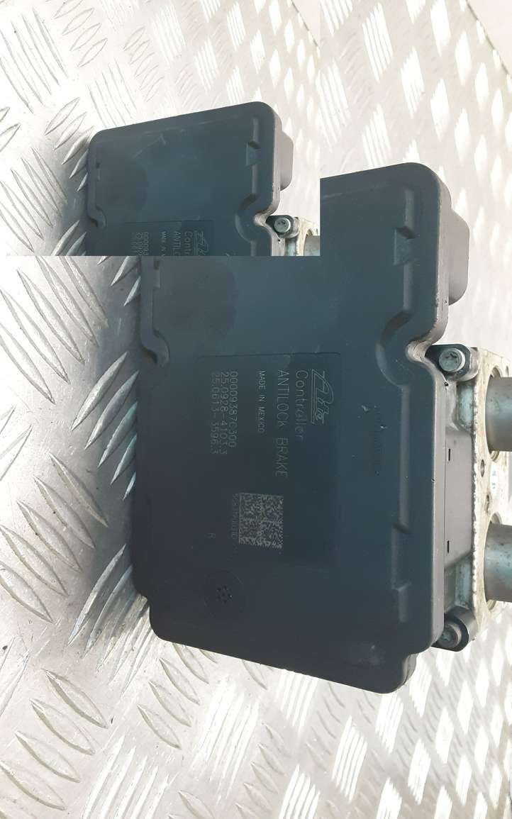 Chrysler Voyager (2007 - 2010)  00009387C300 Блок ABS