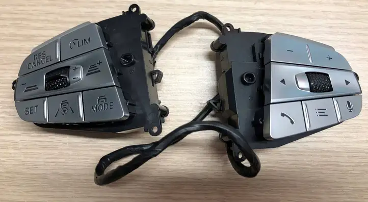 BMW X6 G06 (2019 - ) 8053136 Кнопки на рулевом колесе — фото 1