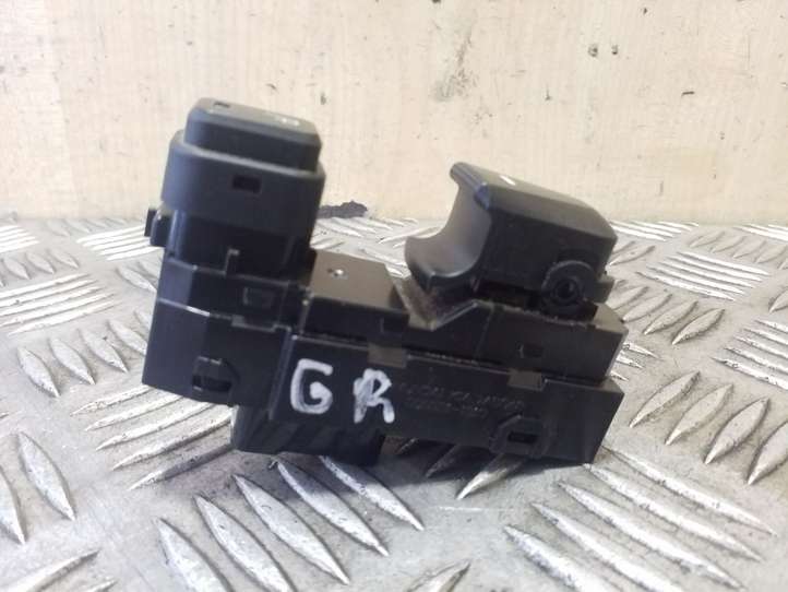 Hyundai ix35 (2009 - 2013)  3835211310 Кнопка стеклоподъемников