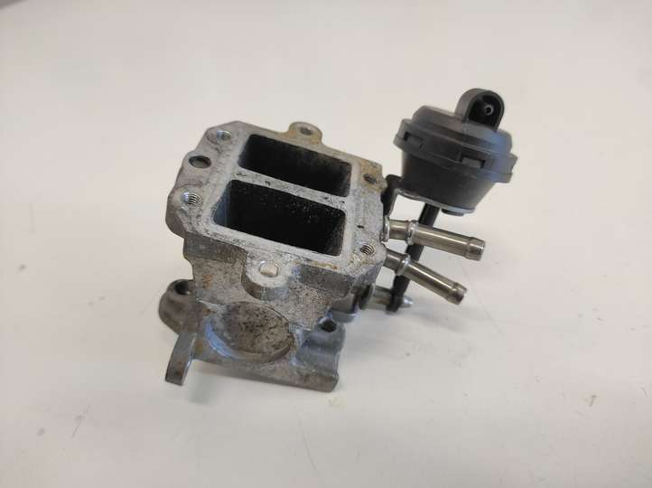 Volkswagen PASSAT B6 (2005 - 2010)  103557 Клапан EGR