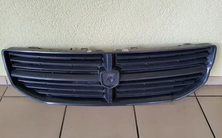 Dodge Caliber (2006 - 2012) Верхняя решетка радиатора — фото 1