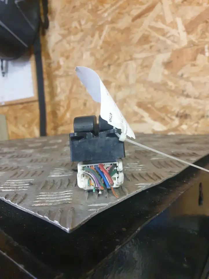 Toyota Prius (XW20) (2003 - 2009) 8482047050 Блок кнопок стеклоподъемников — фото 2