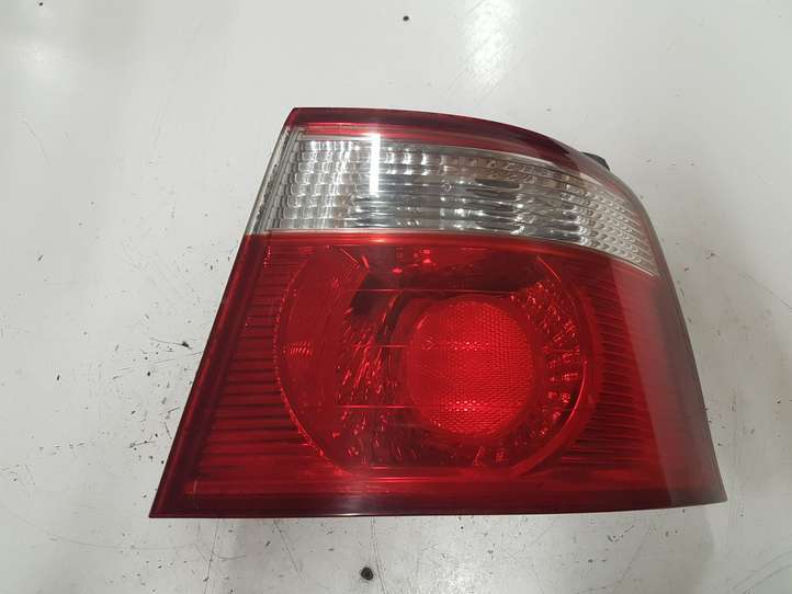 Kia Carens (2002 - 2006)  0K2FB51140 Задний фонарь в кузове