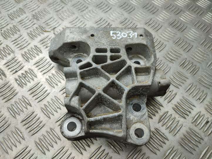 Land Rover Range Rover Evoque (2015 - 2018)  GJ326030AA Кронштейн