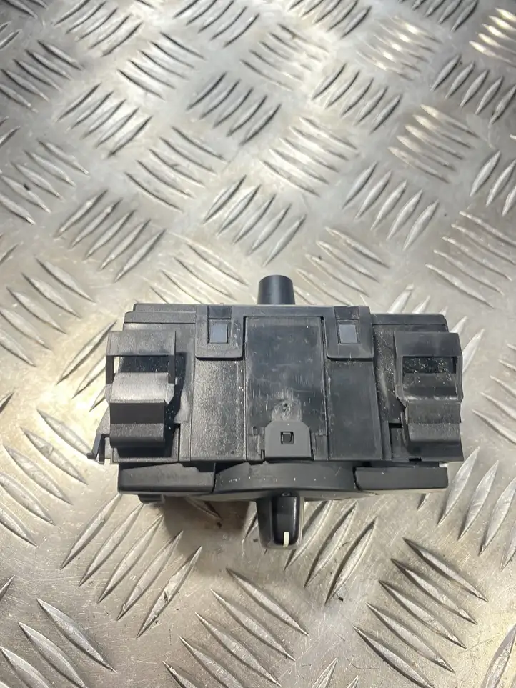 BMW 3 E90 E91 (2005 - 2012) 693279403 Включатель фонарей — фото 3