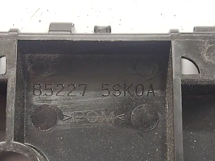 Nissan Leaf II (ZE1) (2017 - ) 852275SK0A Кронштейн заднего бампера — фото 2