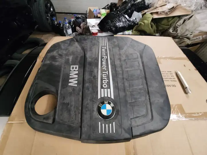 BMW X6 F16 (2014 - 2017) 8513453 Крышка двигателя декоративная — фото 1