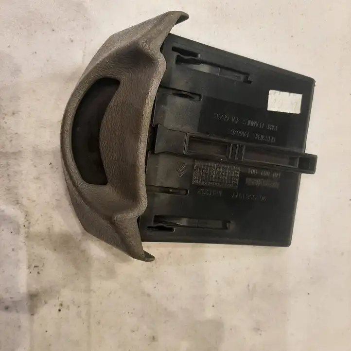 Citroen Xsara Picasso (1999 - 2012) 9635581577 Передняя пепельница — фото 4