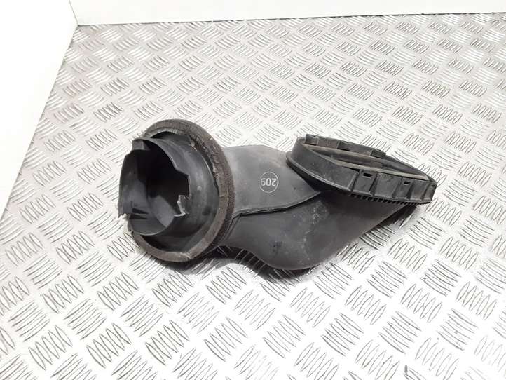 BMW 5 E39 (1996 - 2003)  64318379621 Часть воздушного канала воздушного микрофильтра