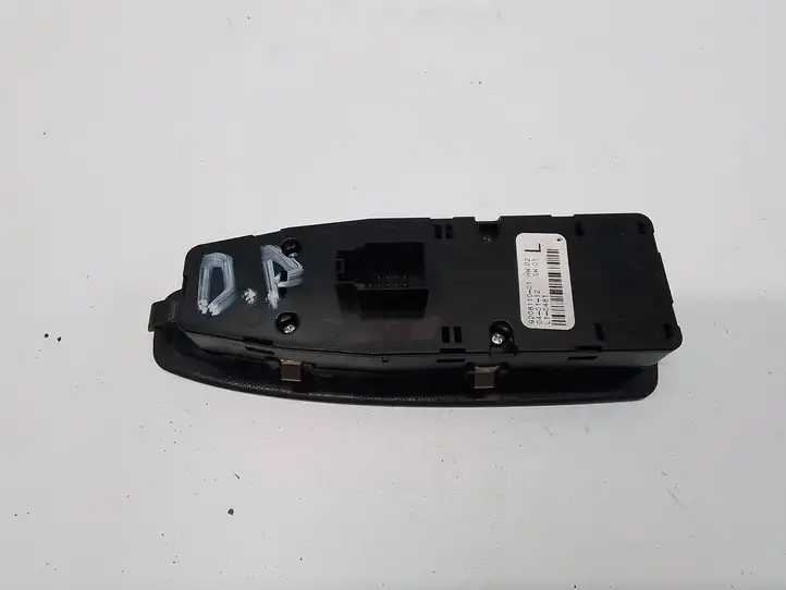 BMW 1 F20 F21 (2011 - 2019) 9208110 Блок кнопок стеклоподъемников — фото 3