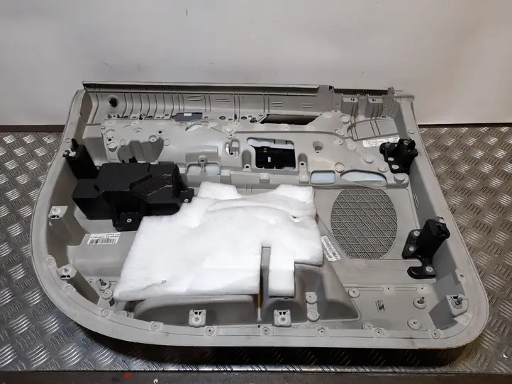 Volkswagen Routan (2008 - 2014) 1EZ461DVAD Обшивка задней двери — фото 6