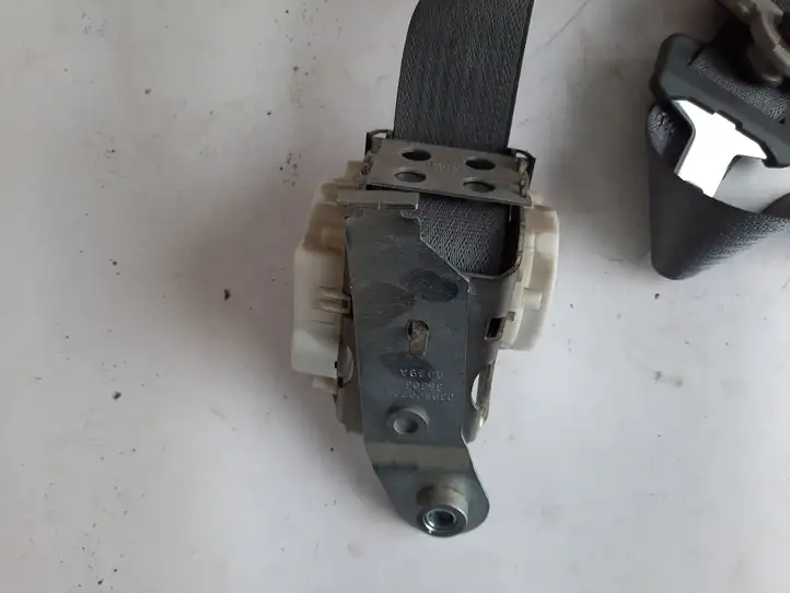 Volkswagen Routan (2008 - 2014) 342081R Задний ремень безопасности — фото 6
