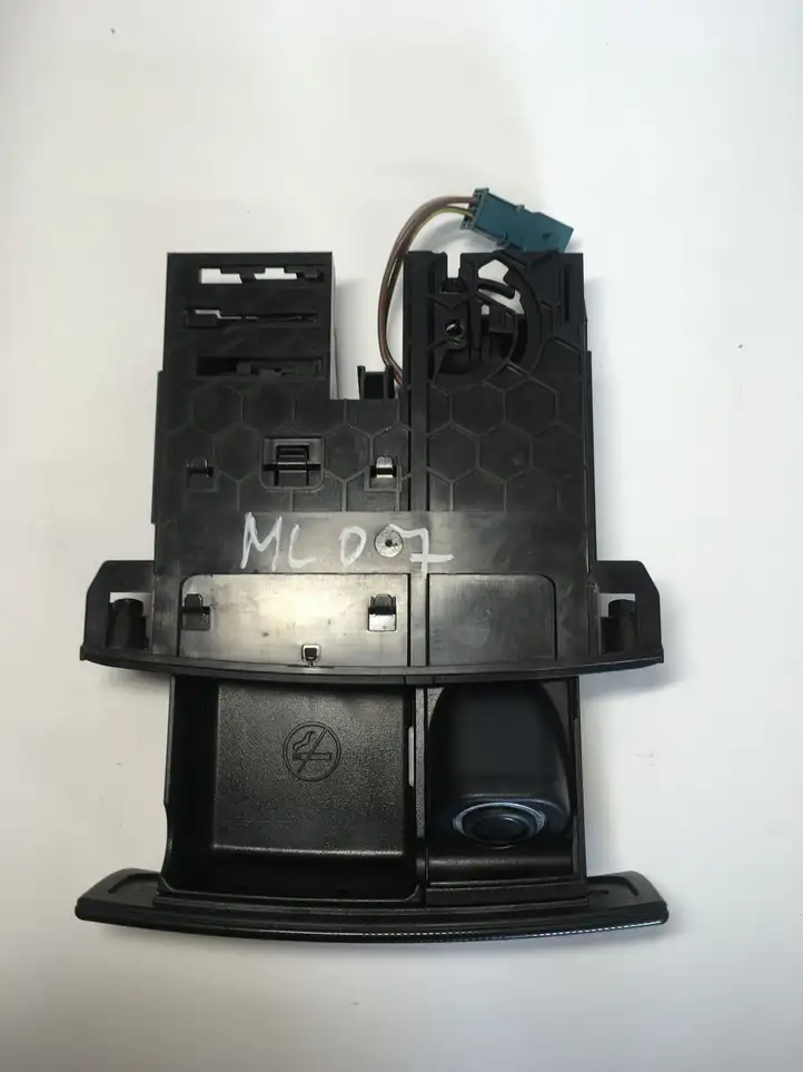 Mercedes-Benz ML W164 (2005 - 2011) A1648100030 Пепельница — фото 1