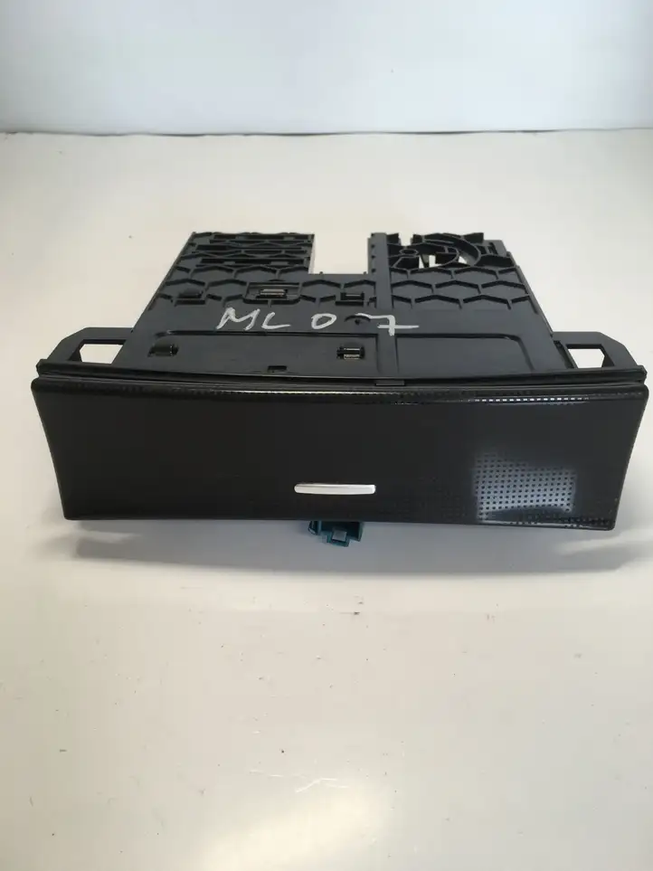 Mercedes-Benz ML W164 (2005 - 2011) A1648100030 Пепельница — фото 3
