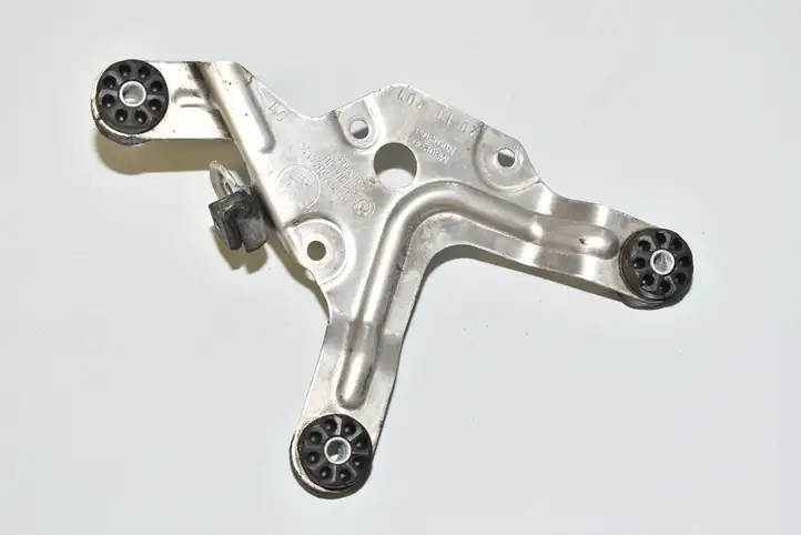 BMW M6 F06/F12/F13 (2012 - 2018) 34512284457 Кронштейн блока ABS — фото 3
