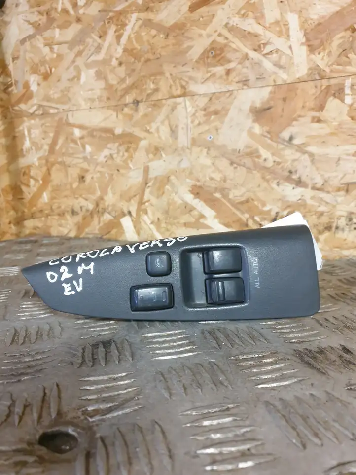 Toyota Corolla Verso E121 (2001 - 2004) 8404013060 Блок кнопок стеклоподъемников — фото 1