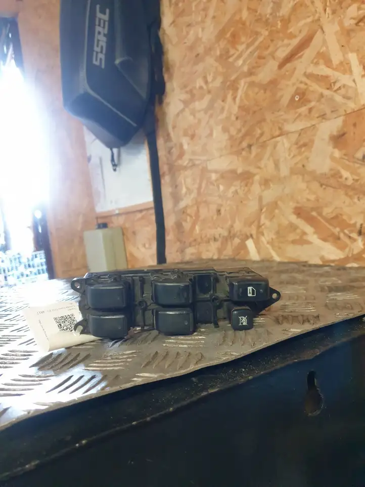 Toyota Corolla Verso E121 (2001 - 2004) 8404013080 Кнопка стеклоподъемников — фото 4