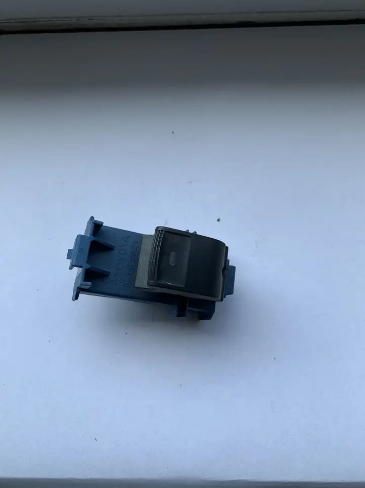 Toyota Avensis T270 (2009 - 2012) 8481005070 Кнопка стеклоподъемников — фото 1