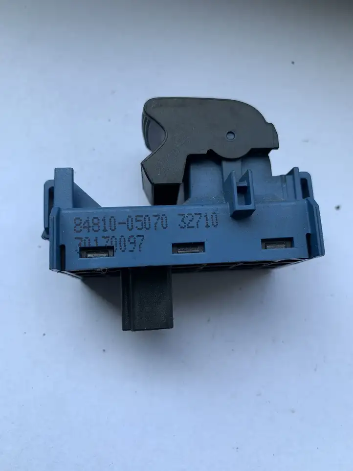 Toyota Avensis T270 (2009 - 2012) 8481005070 Кнопка стеклоподъемников — фото 3