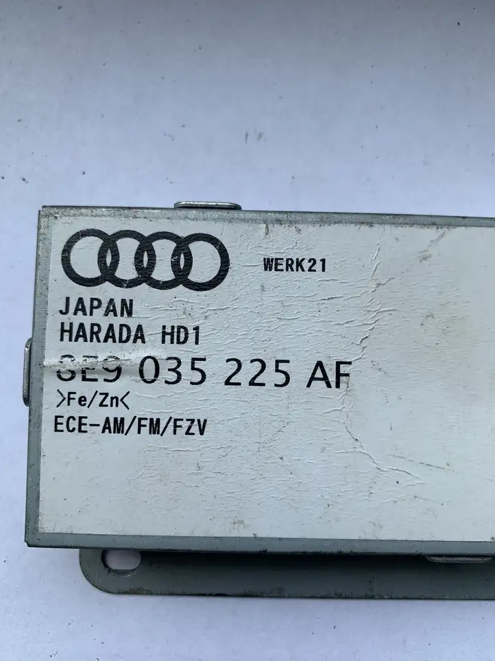 Audi A4 S4 B8 8K (2007 - 2011) 8E9035225AF Усилитель антенны — фото 2