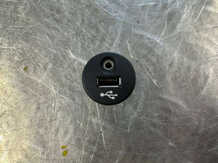 Nissan Qashqai (2010 - 2013)   Разъем USB