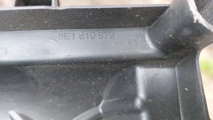 Audi A4 S4 B6 8E 8H (2000 - 2006) 8E1819979 Крышка микрофильтра воздуха — фото 3