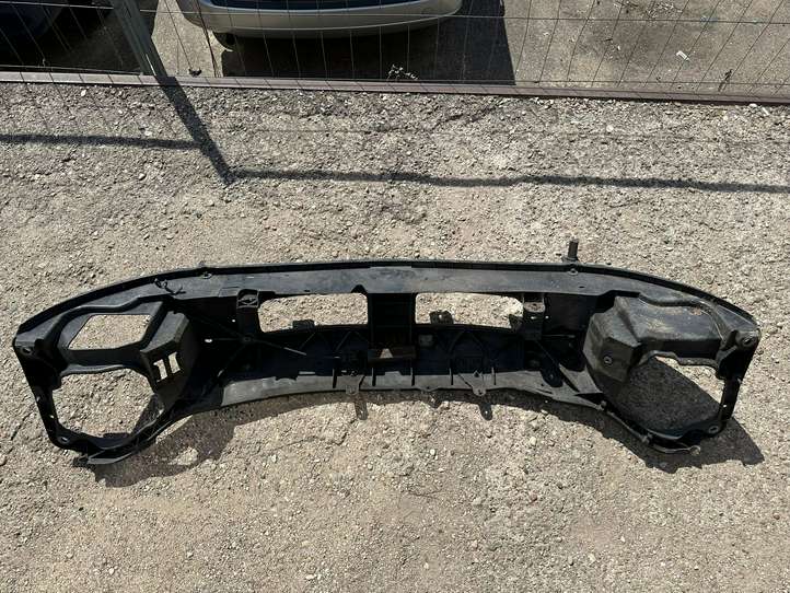 Renault Trafic II (X83) (2002 - 2014)  8200411918E Панель